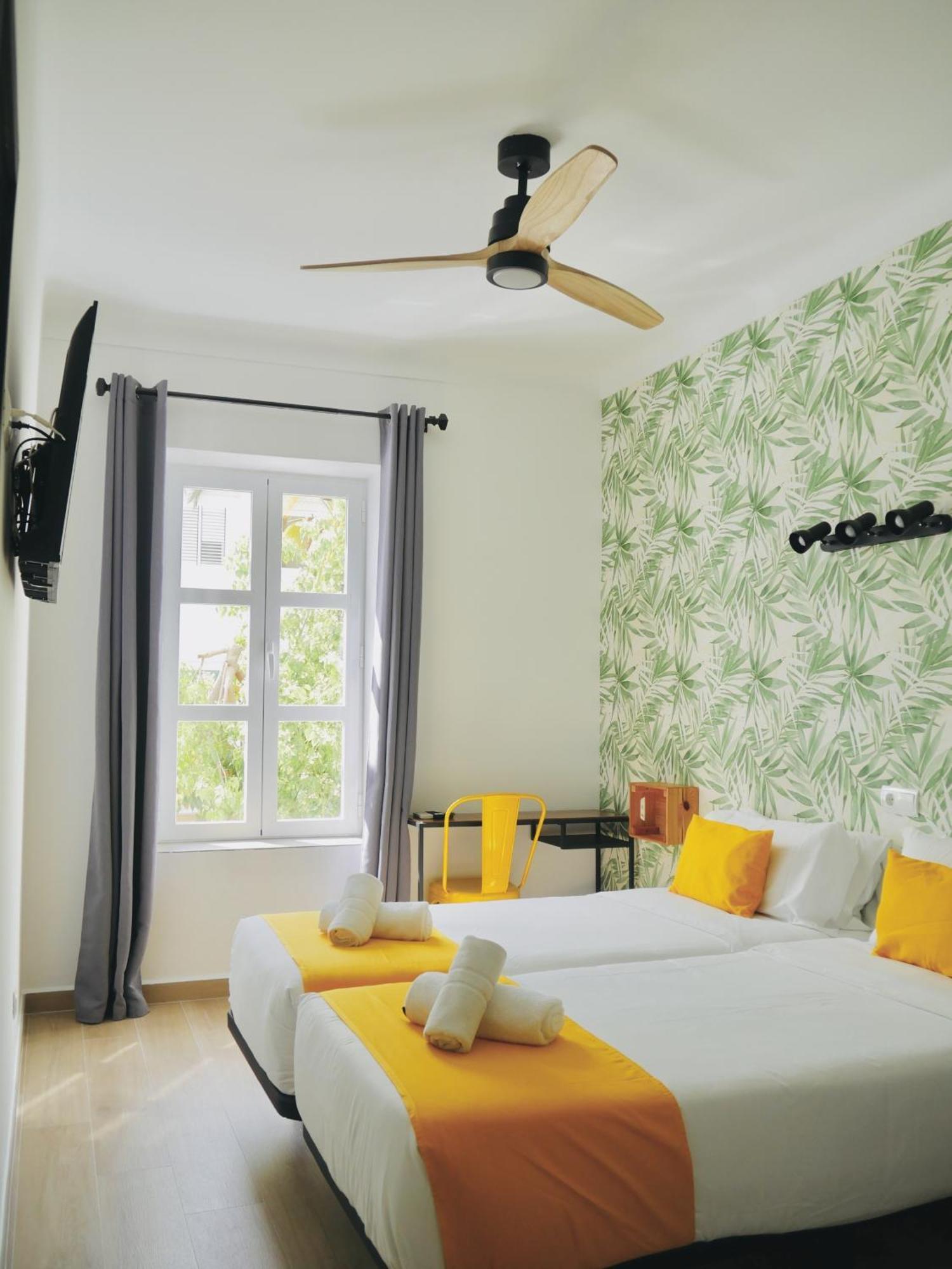 Nanit Rooms Ibiza Hostal Santa Eularia des Riu Room photo